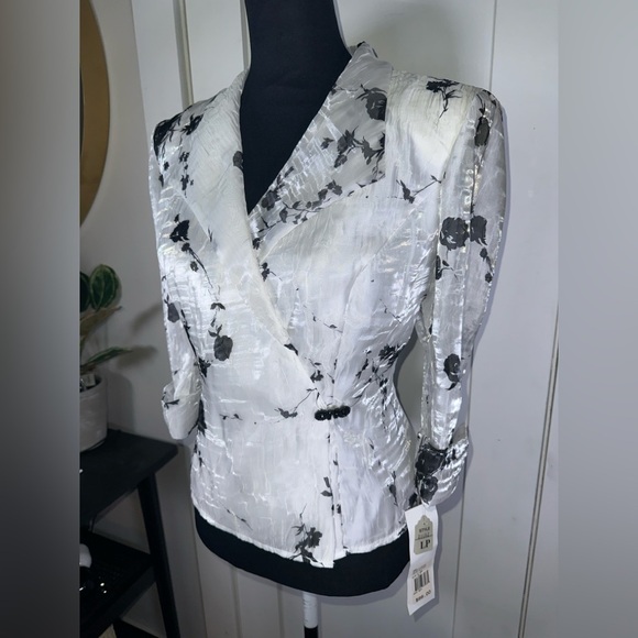 VINTAGE NWT Floral Black and White Women's Lightweight Blazer - Picture 3 of 13